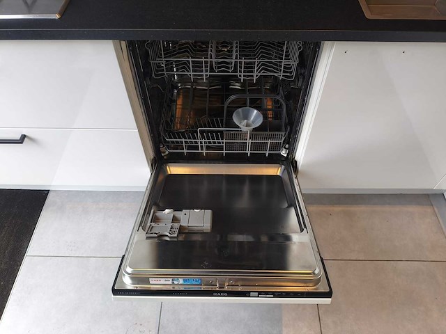 Keuken met aeg / bosch apparatuur - afbeelding 5 van  29