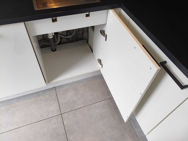 Keuken met aeg / bosch apparatuur - afbeelding 7 van  29