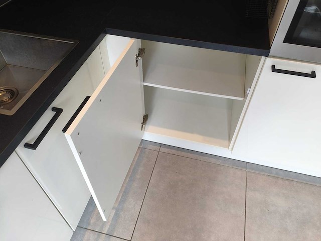Keuken met aeg / bosch apparatuur - afbeelding 10 van  29