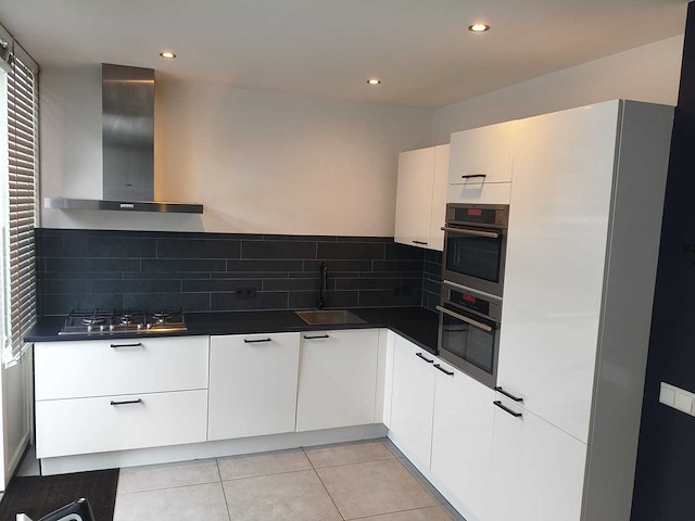 Keuken met aeg / bosch apparatuur - afbeelding 1 van  29