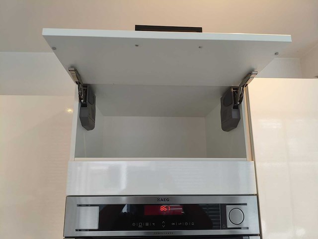 Keuken met aeg / bosch apparatuur - afbeelding 13 van  29