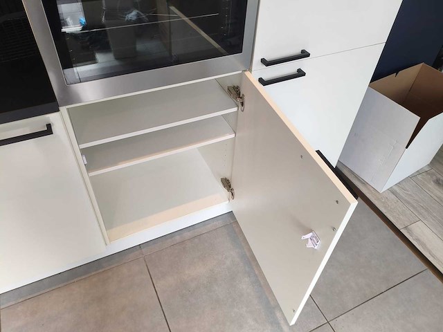 Keuken met aeg / bosch apparatuur - afbeelding 19 van  29