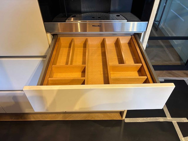 Keuken met aeg / miele apparatuur - afbeelding 8 van  25