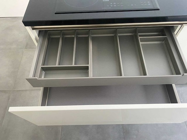 Keuken met aeg/airforce apparatuur - afbeelding 12 van  28