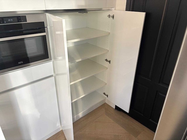 Keuken met aeg/miele apparatuur - afbeelding 3 van  38