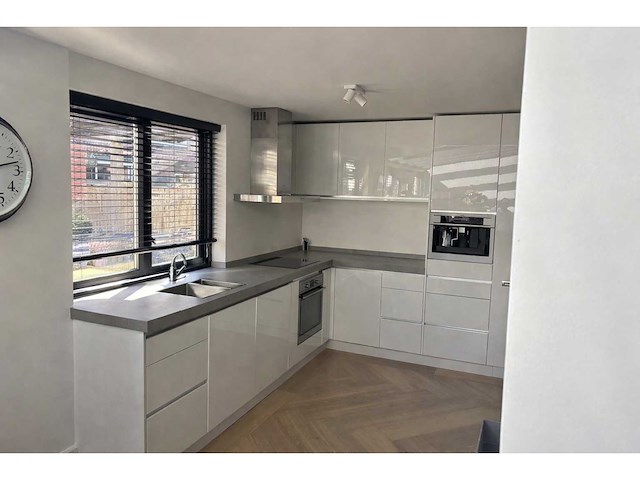 Keuken met aeg/miele apparatuur - afbeelding 1 van  38