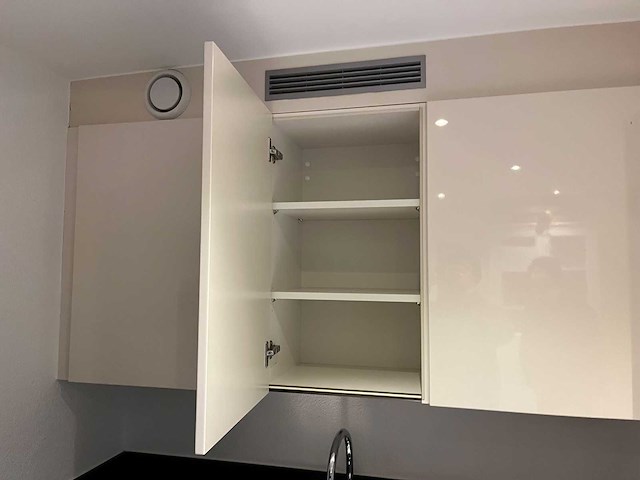 Keuken met aeg/siemens apparatuur - afbeelding 1 van  10