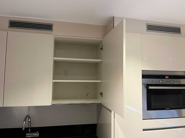 Keuken met aeg/siemens apparatuur - afbeelding 2 van  10