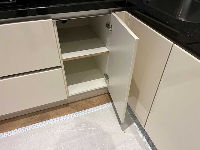 Keuken met aeg/siemens apparatuur - afbeelding 19 van  23