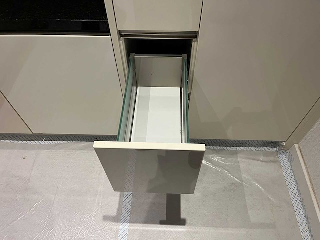 Keuken met aeg/siemens apparatuur - afbeelding 10 van  10