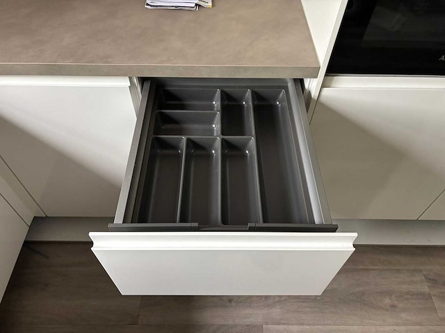 Keuken met aeg/whirlpool apparatuur - afbeelding 18 van  25