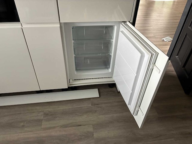 Keuken met aeg/whirlpool apparatuur - afbeelding 22 van  25