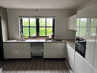 Keuken met aeg/whirlpool apparatuur - afbeelding 3 van  25
