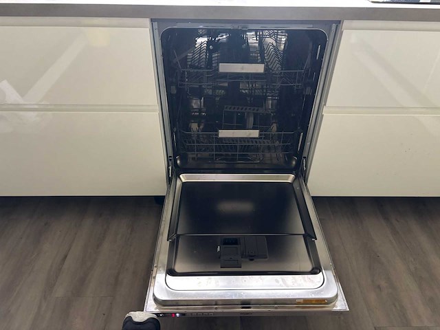 Keuken met aeg/whirlpool apparatuur - afbeelding 7 van  25