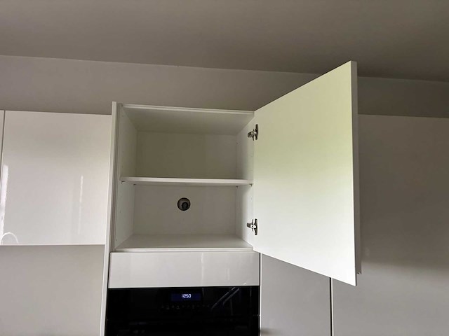 Keuken met aeg/whirlpool apparatuur - afbeelding 8 van  25