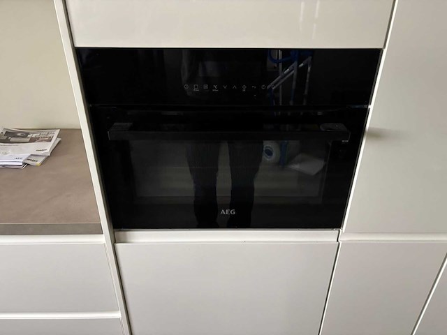 Keuken met aeg/whirlpool apparatuur - afbeelding 9 van  25