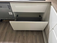 Keuken met aeg/whirlpool apparatuur - afbeelding 3 van  25