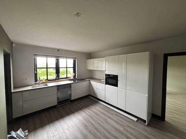 Keuken met aeg/whirlpool apparatuur - afbeelding 1 van  25