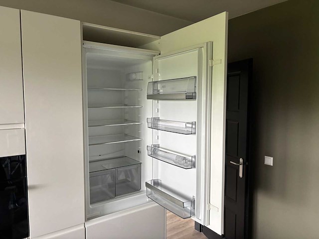Keuken met aeg/whirlpool apparatuur - afbeelding 13 van  25