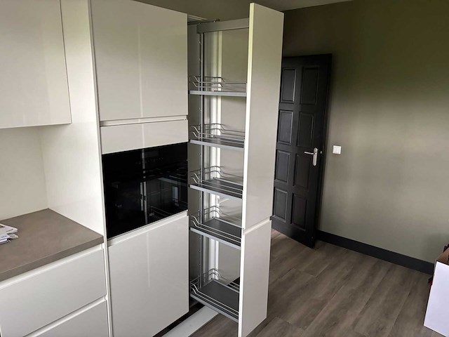 Keuken met aeg/whirlpool apparatuur - afbeelding 14 van  25