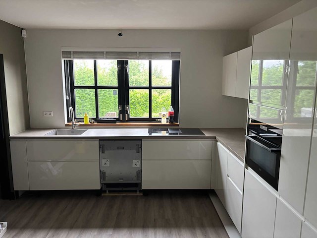 Keuken met aeg/whirlpool apparatuur - afbeelding 19 van  25