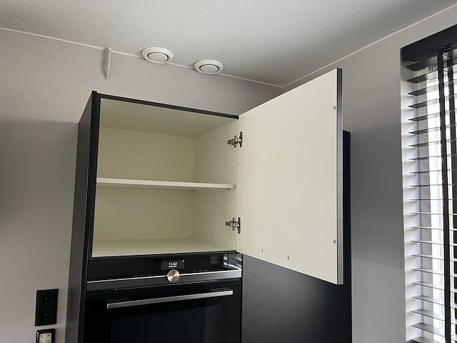 Keuken met apparatuur - afbeelding 3 van  24