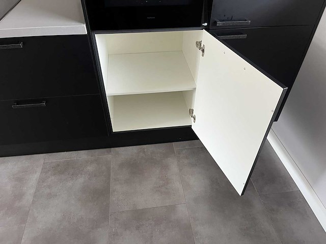 Keuken met apparatuur - afbeelding 10 van  24