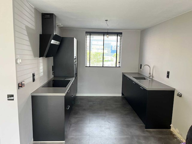 Keuken met apparatuur - afbeelding 1 van  24