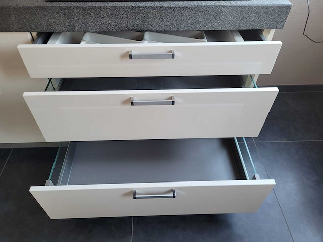 Keuken met apparatuur - afbeelding 2 van  35