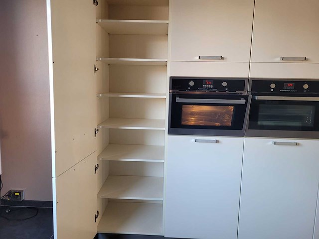 Keuken met apparatuur - afbeelding 4 van  35