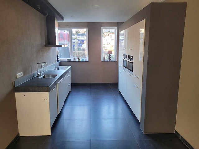 Keuken met apparatuur - afbeelding 1 van  35