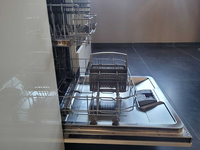 Keuken met apparatuur - afbeelding 24 van  35