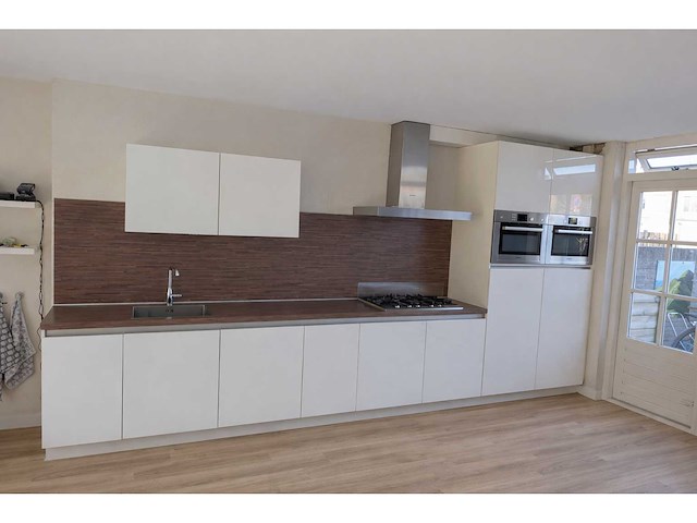 Keuken met apparatuur - afbeelding 1 van  33