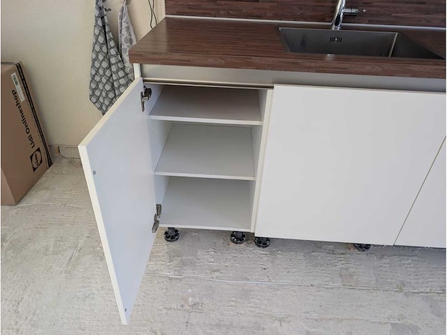 Keuken met apparatuur - afbeelding 30 van  33