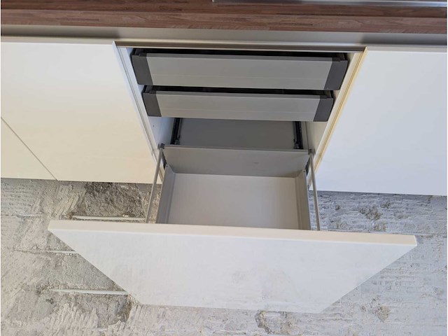 Keuken met apparatuur - afbeelding 32 van  33