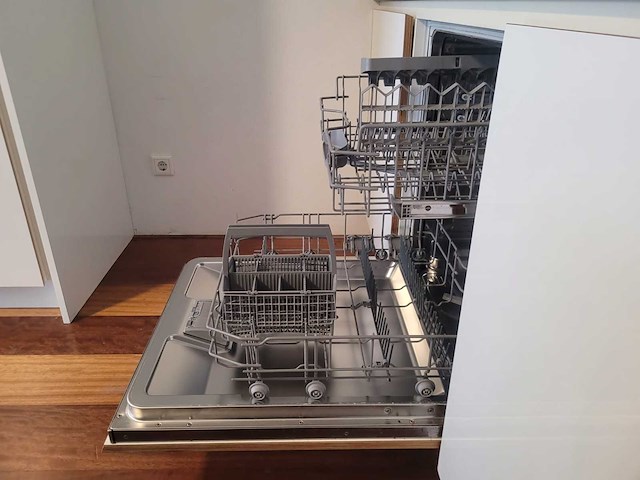 Keuken met apparatuur - afbeelding 22 van  34