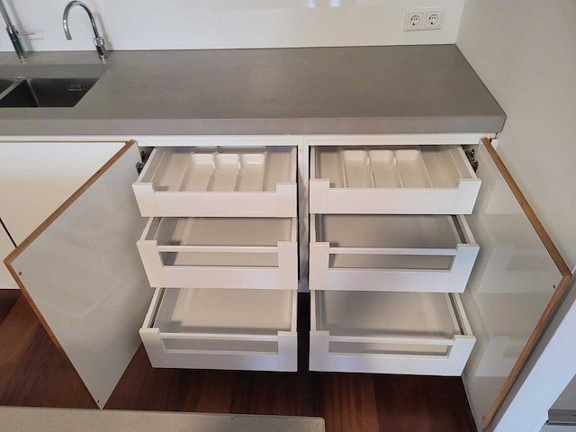 Keuken met apparatuur - afbeelding 32 van  34