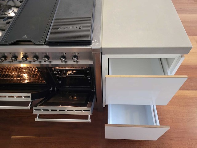 Keuken met apparatuur - afbeelding 33 van  34