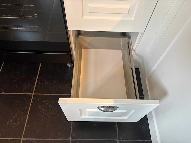 Keuken met apparatuur - afbeelding 2 van  17