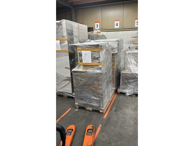 Keuken met apparatuur - afbeelding 9 van  17