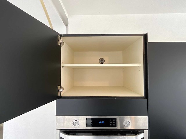 Keuken met apparatuur - afbeelding 2 van  33