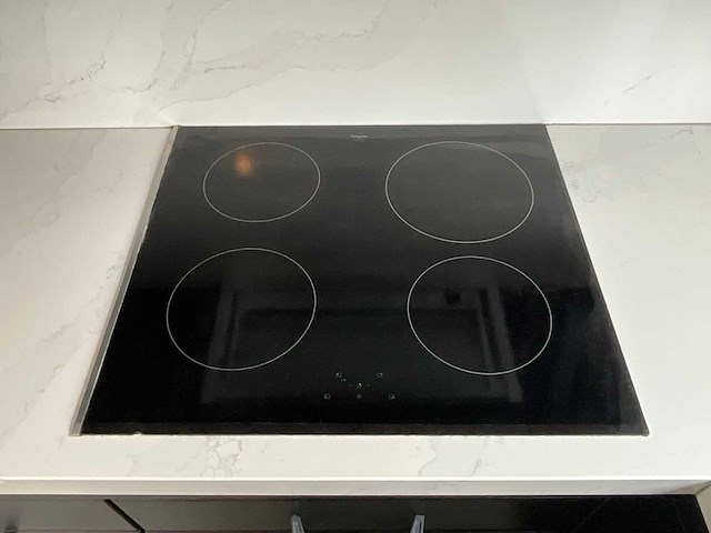 Keuken met apparatuur - afbeelding 10 van  33