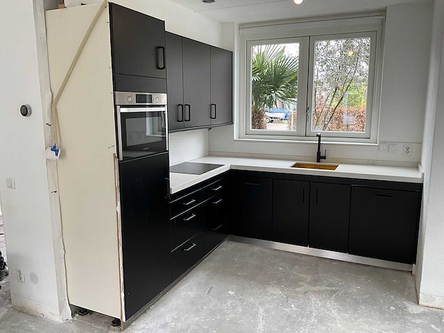 Keuken met apparatuur - afbeelding 1 van  33