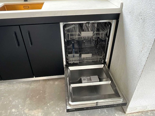 Keuken met apparatuur - afbeelding 13 van  33