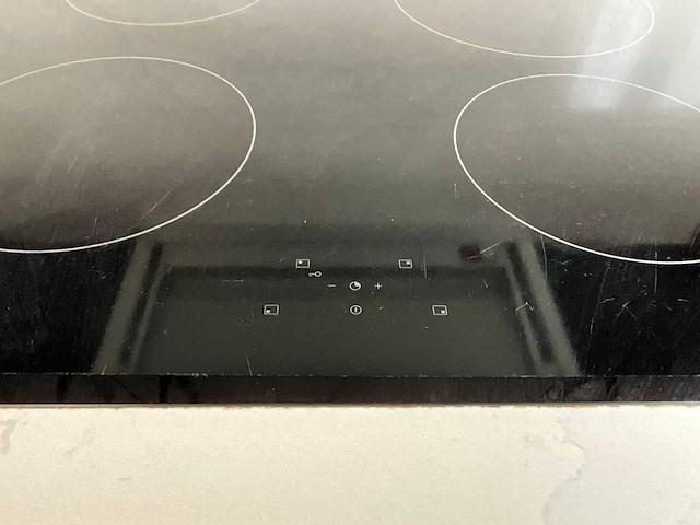 Keuken met apparatuur - afbeelding 16 van  33