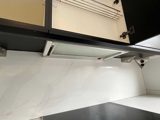 Keuken met apparatuur - afbeelding 17 van  33