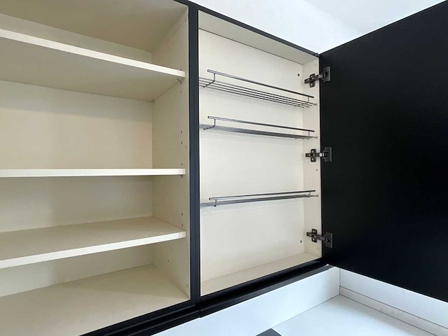 Keuken met apparatuur - afbeelding 18 van  33