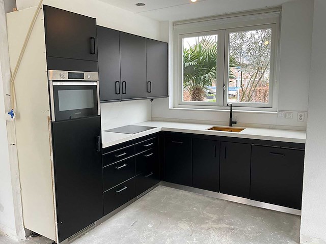 Keuken met apparatuur - afbeelding 12 van  33