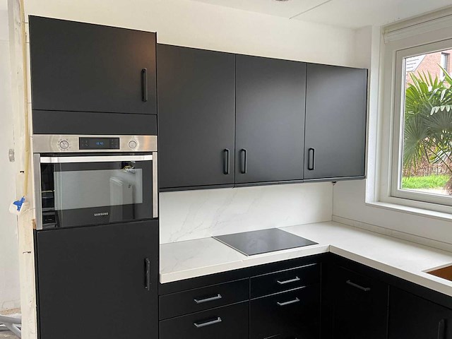 Keuken met apparatuur - afbeelding 23 van  33