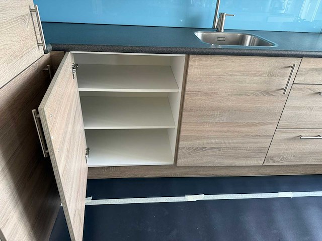 Keuken met apparatuur - afbeelding 5 van  19